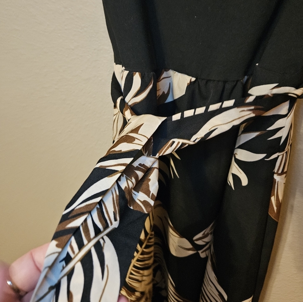 SHEIN Black and Cream Floral Skirt Tank Dress With Tie - Picture 4 of 4